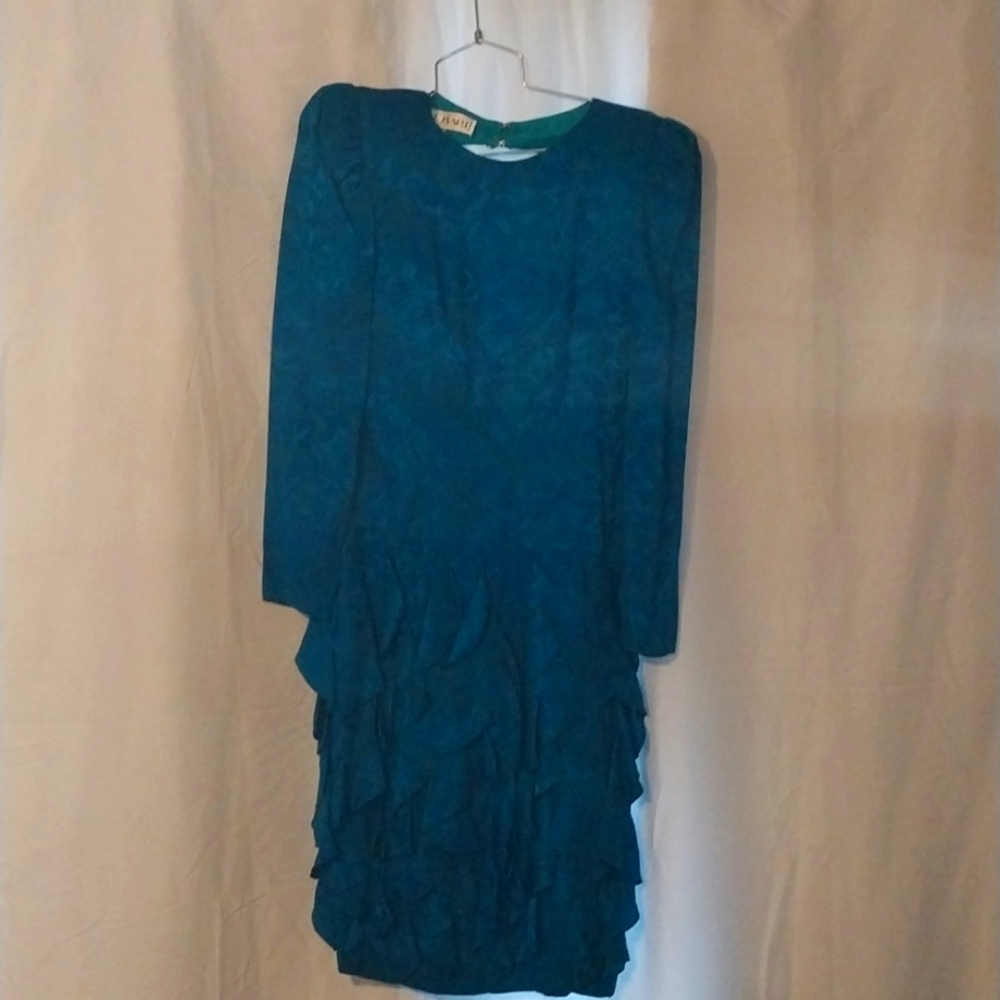 A.J. Bari Women's  Dress S 4 green 100% silk new with tags keyhole back ruffles